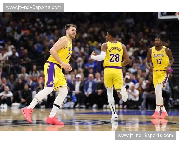 巅峰博弈的暴力美学：湖人vs火箭G3，紫金军团如何用统治力接管比赛